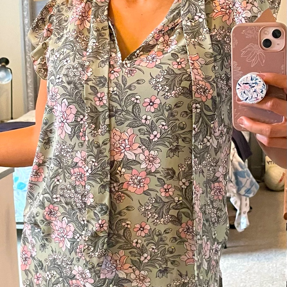 Flutter sleeve floral blouse